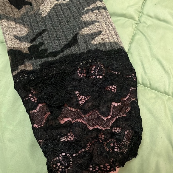 Venus 2X ribbed camo and lace with suede lace up tie - Picture 4 of 7